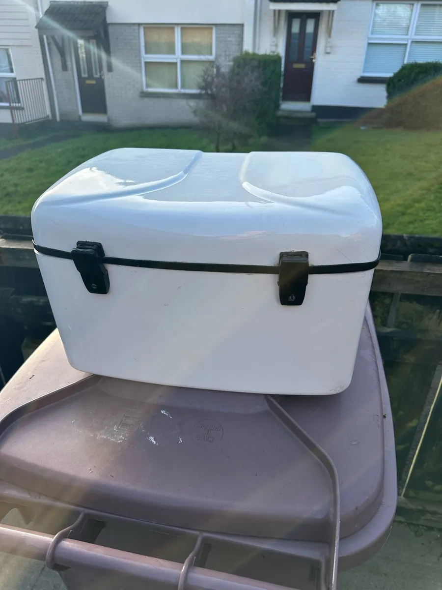 Honda C90 Cub genuine period Box - Image 1