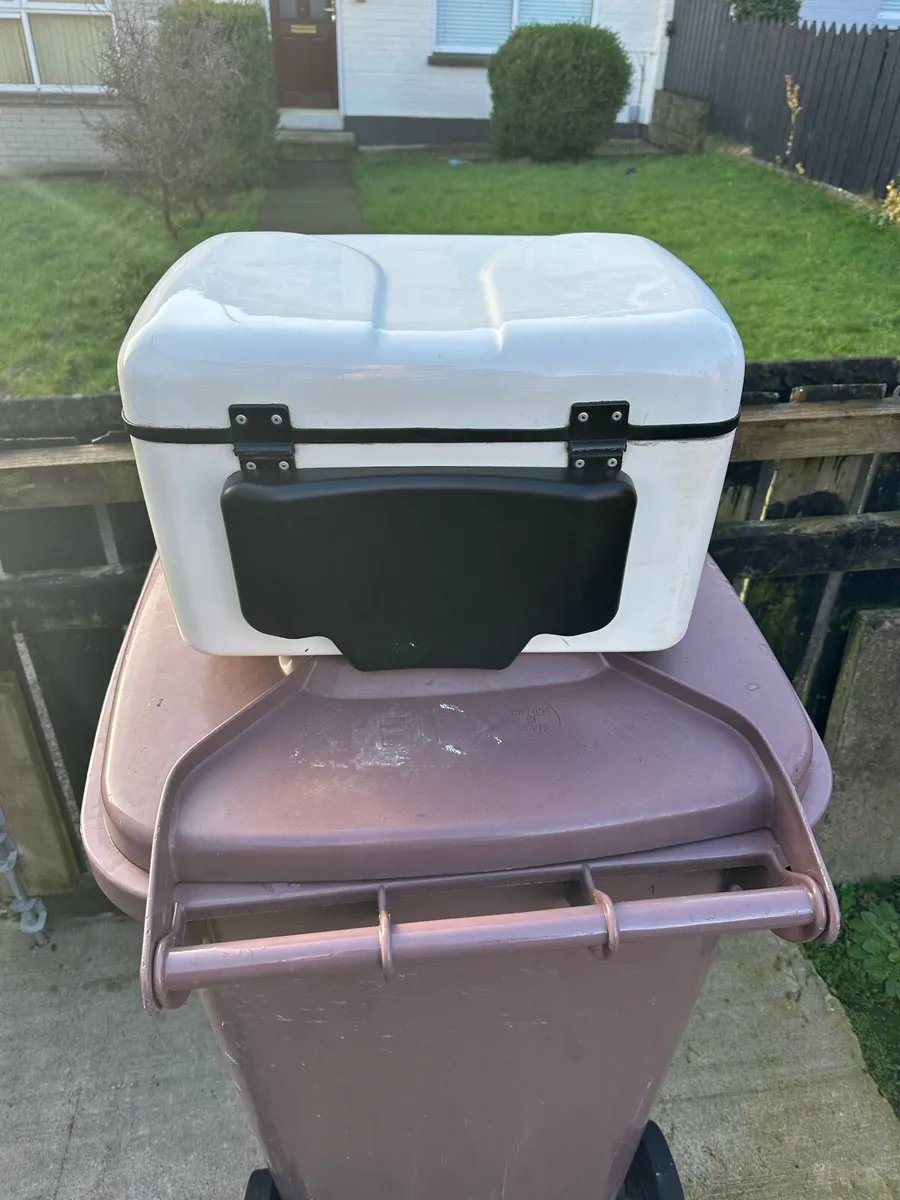 Honda C90 Cub genuine period Box - Image 2