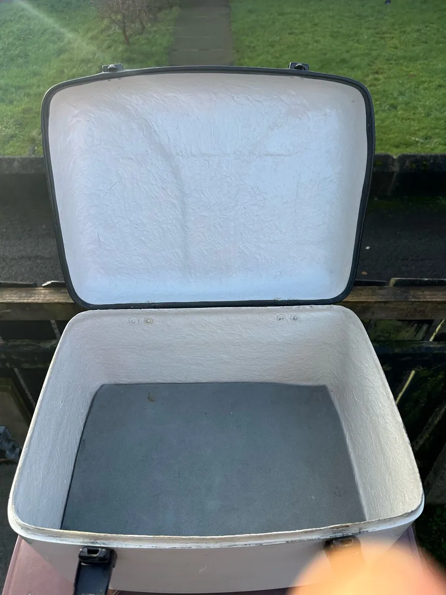 Honda C90 Cub genuine period Box - Image 4