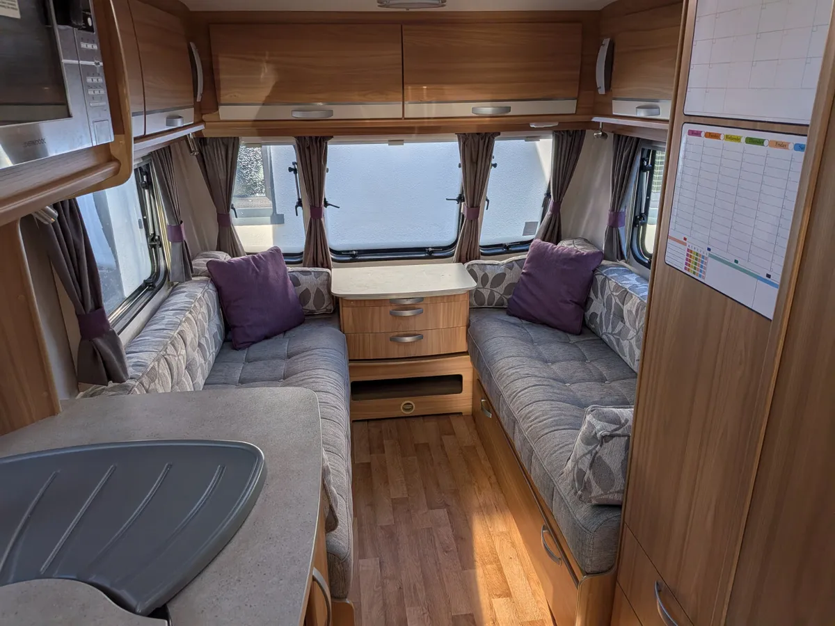 2014 Lunar Quasar 546 – 6 Berth – Bunks - Image 4