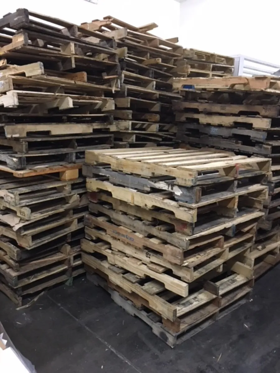 Wooden pallets free collection