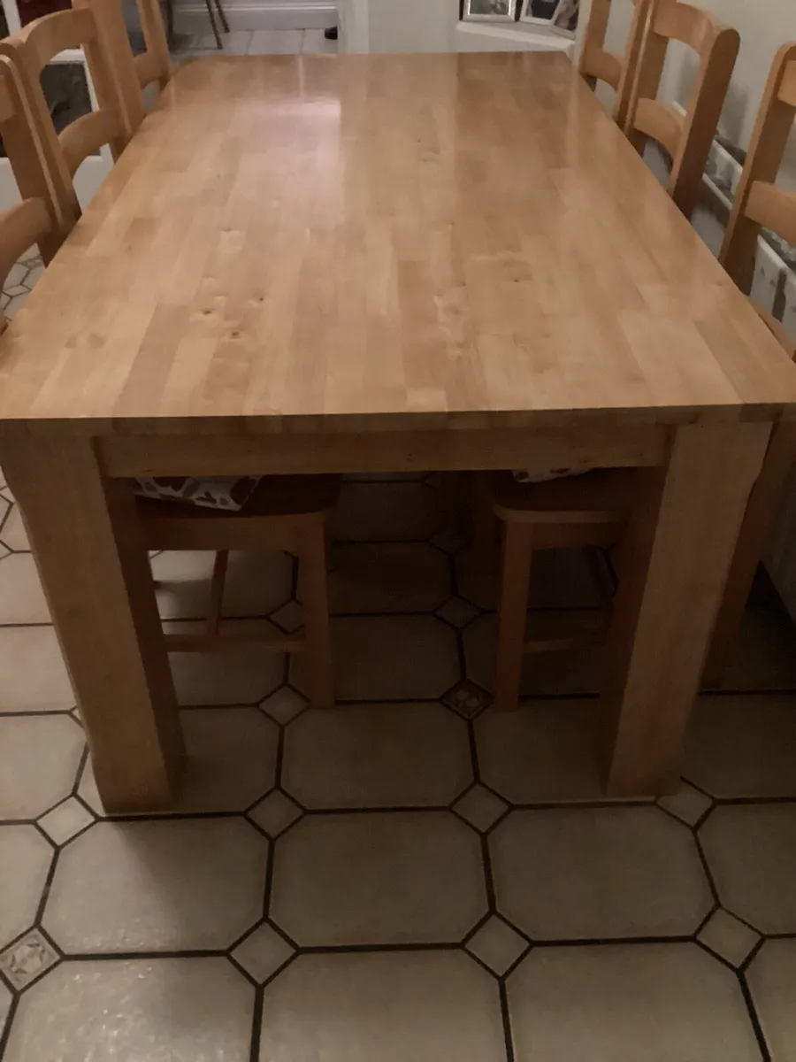 Kitchen/dining room solid table and six chairs - Image 3