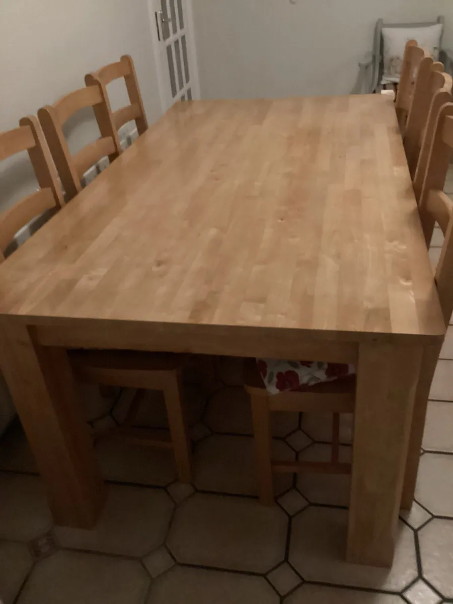 Kitchen/dining room solid table and six chairs - Image 4