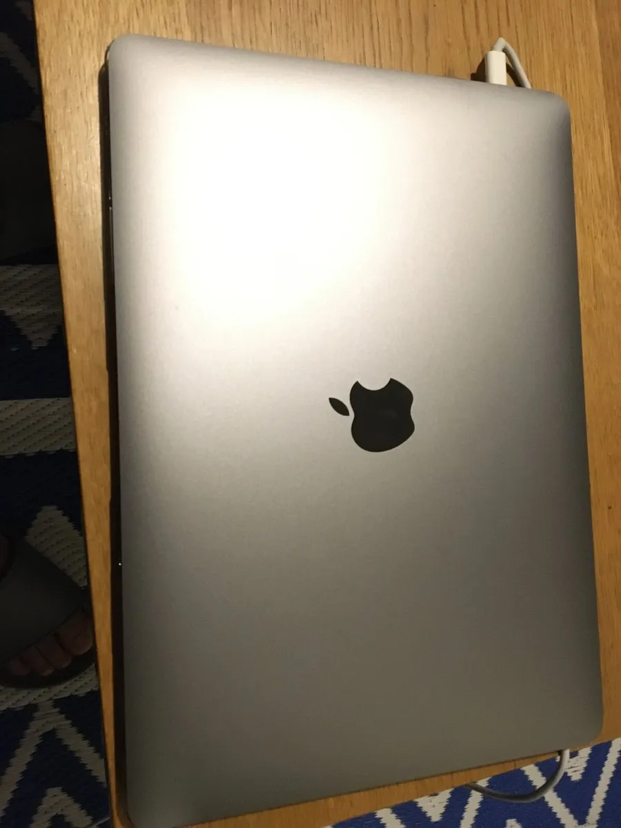 MacBook Air 13-inch Retina Display (2018) - Image 3