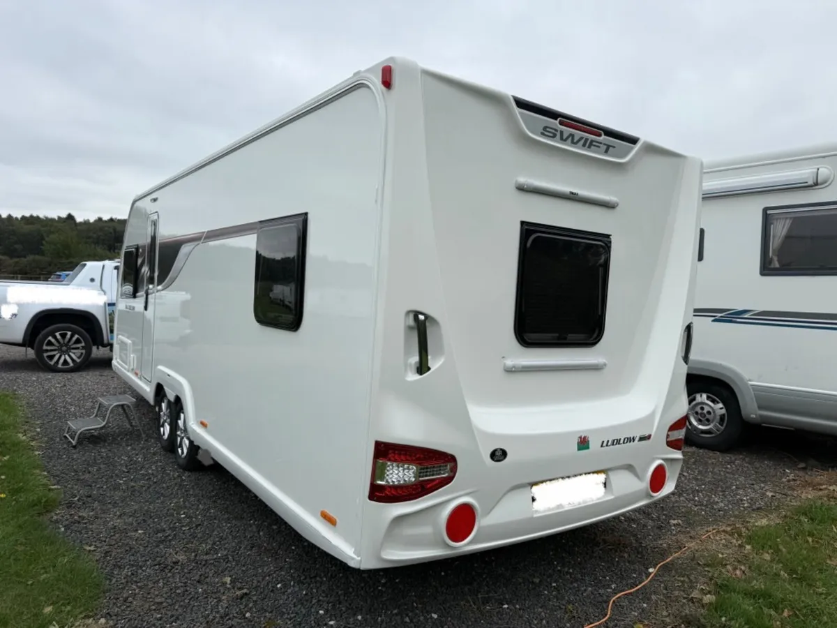 2019 SWIFT QUATTRO EB D/SPECIAL ISLAND BED 4/5 BER - Image 2