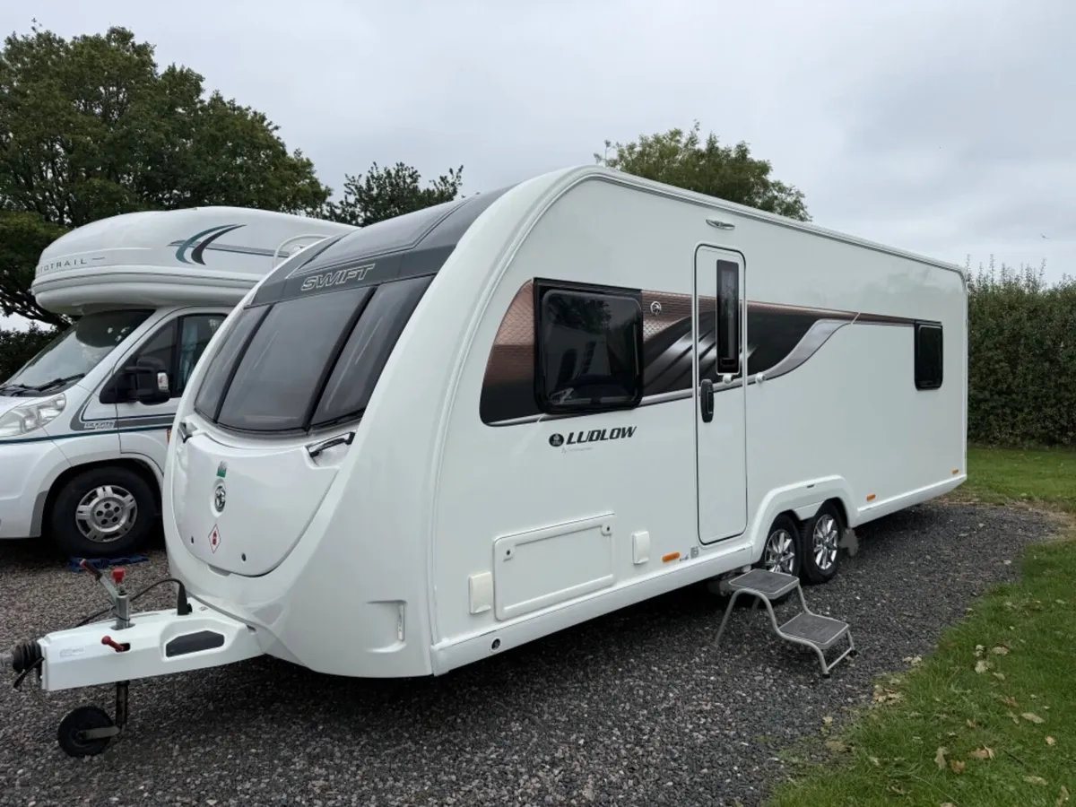 2019 SWIFT QUATTRO EB D/SPECIAL ISLAND BED 4/5 BER - Image 1