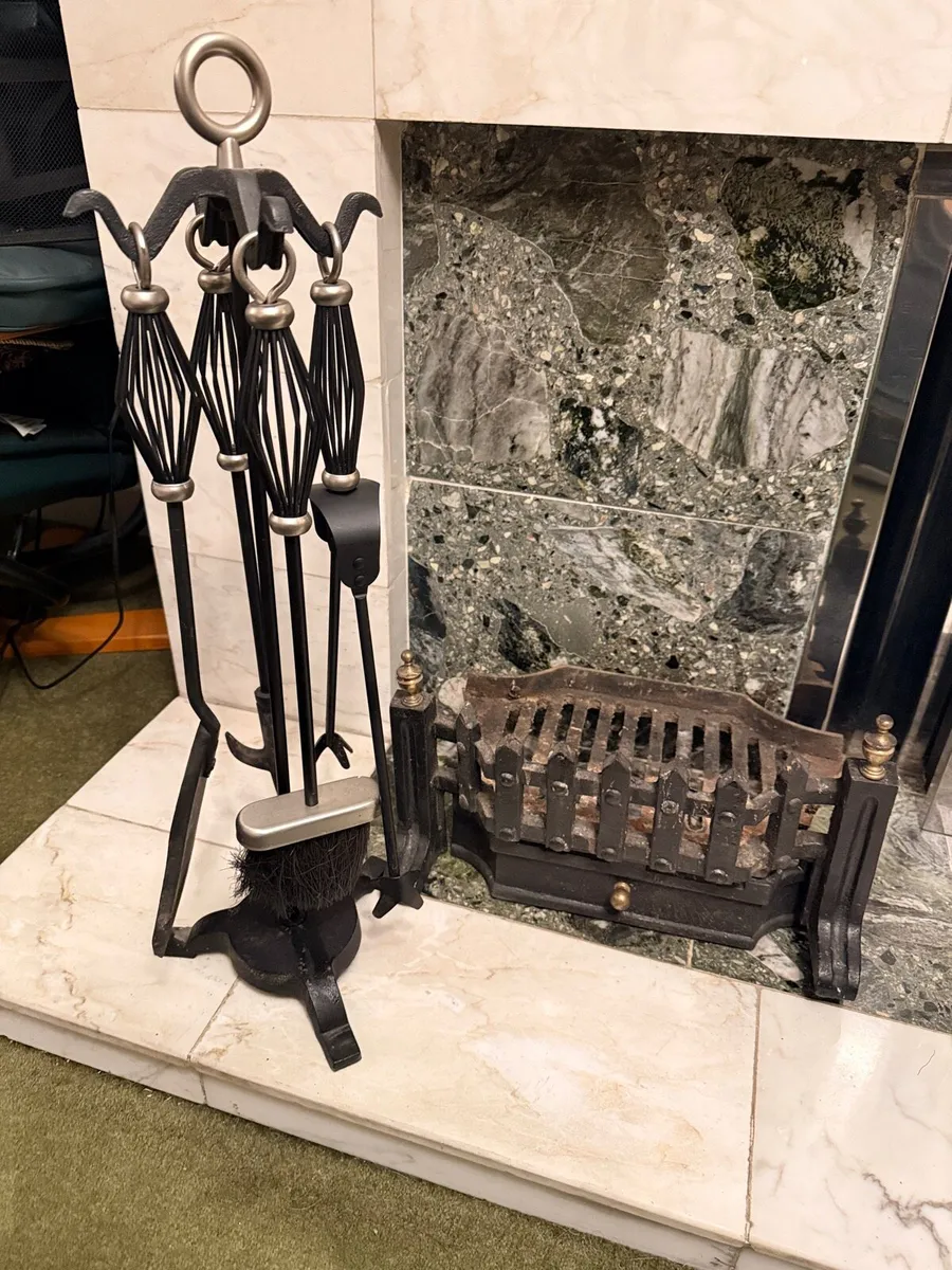 Fireplace set and grill - Image 2