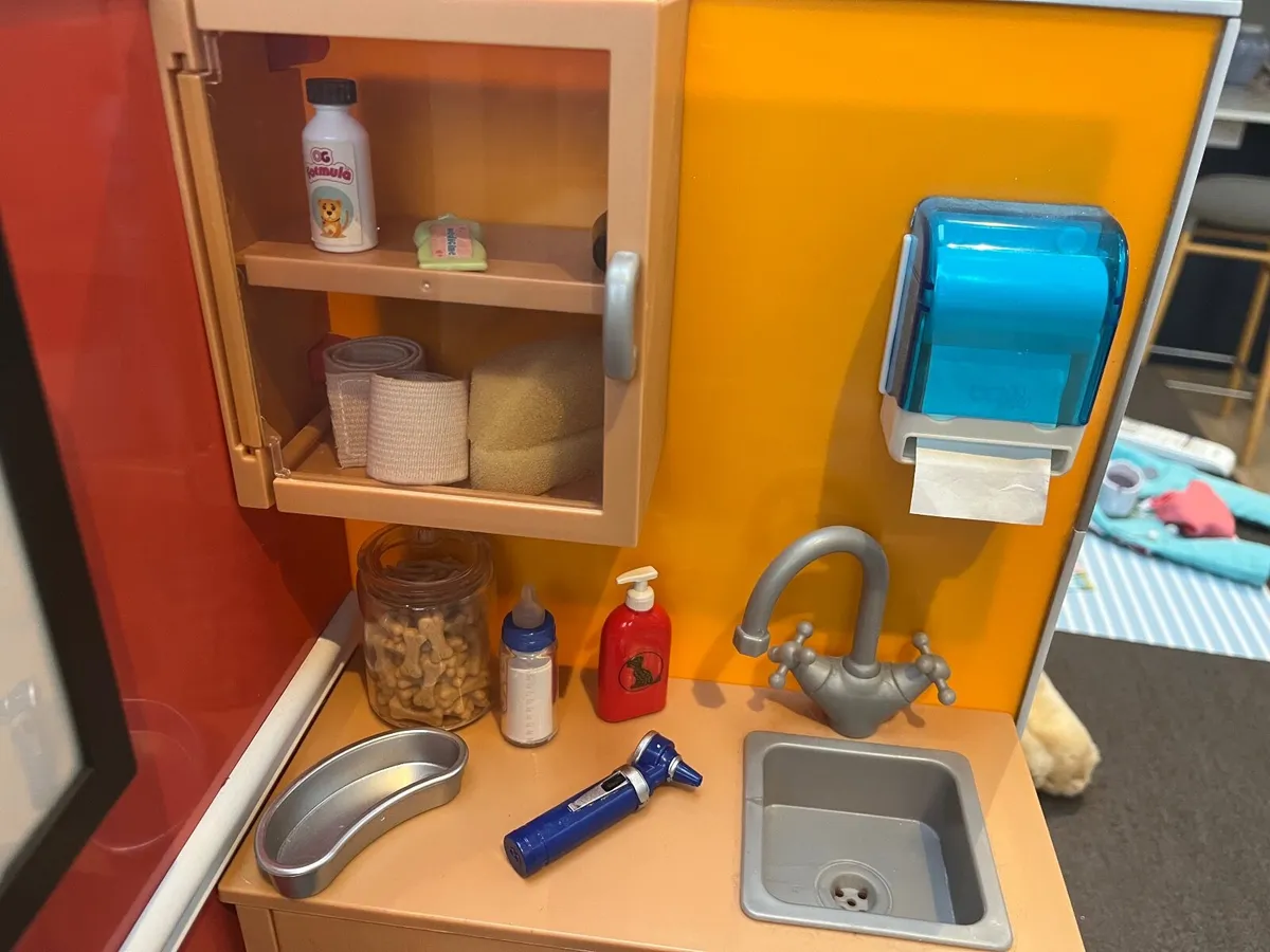 Our Generation Vet Set, Outfit & Dogs - Image 4