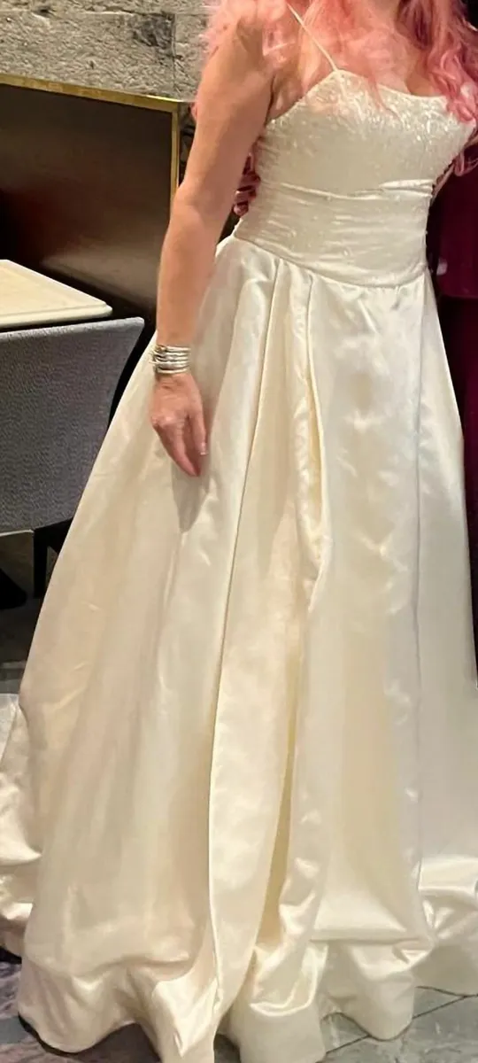 Wedding dress - Image 3