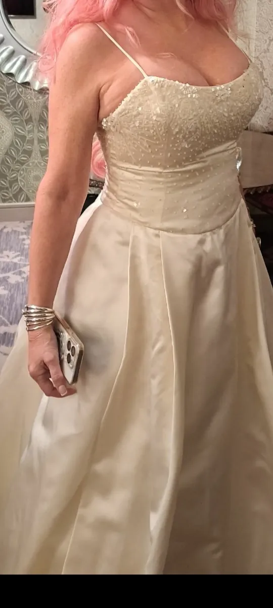 Wedding dress - Image 1