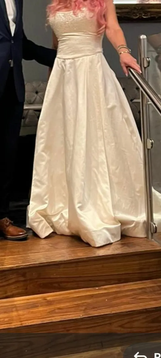 Wedding dress - Image 2