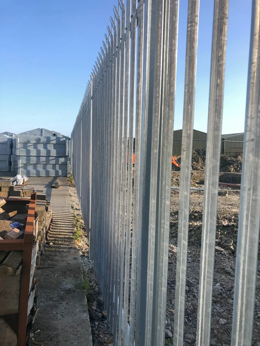 Palisade Fence. Supply and install. - Image 4