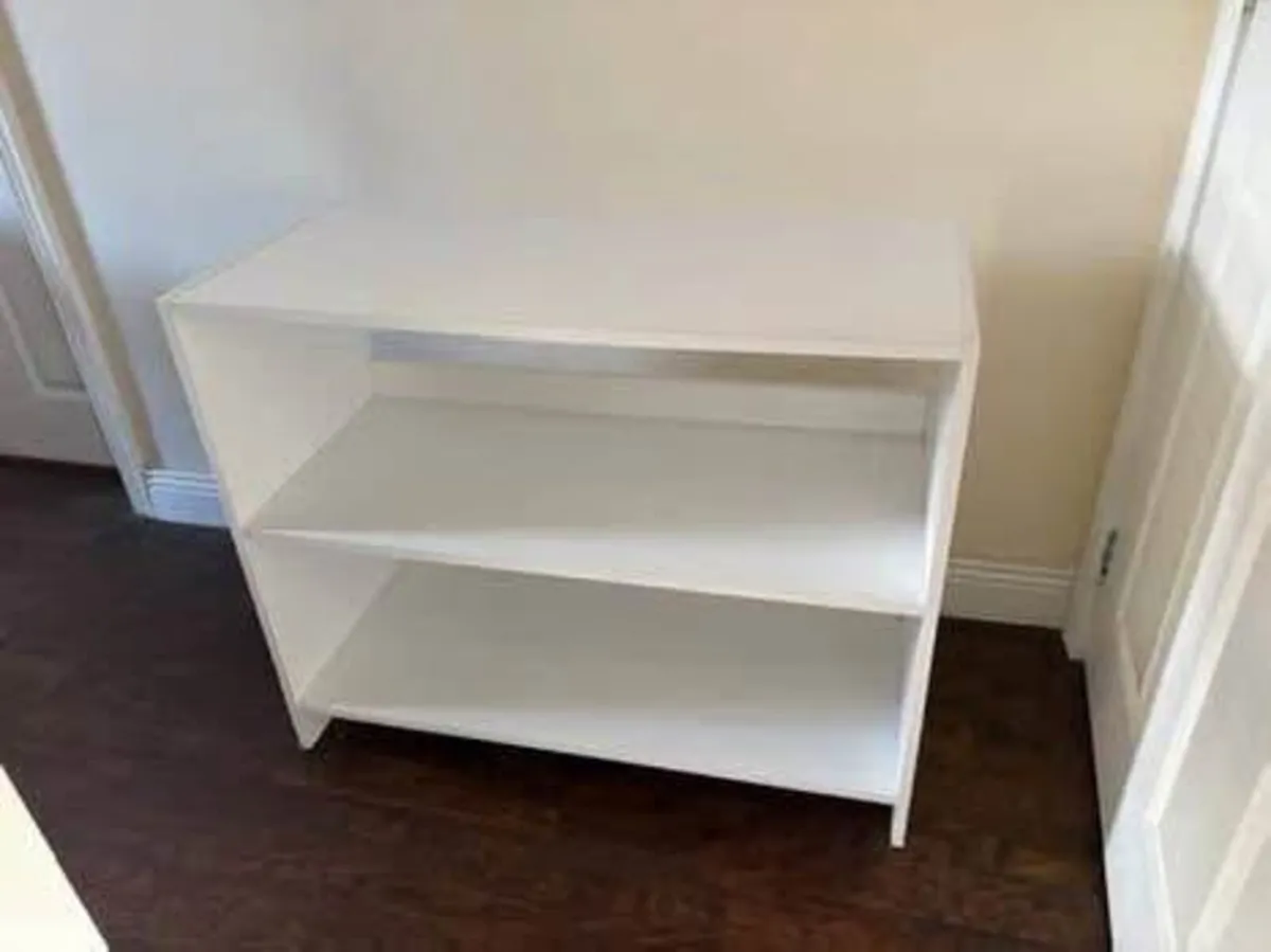 White shelves unit - Image 1