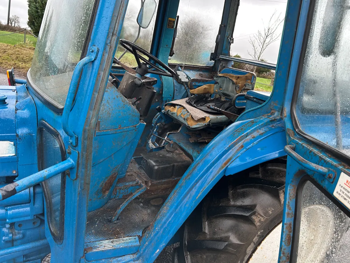 1983 Ford 3910 2wd - Image 4