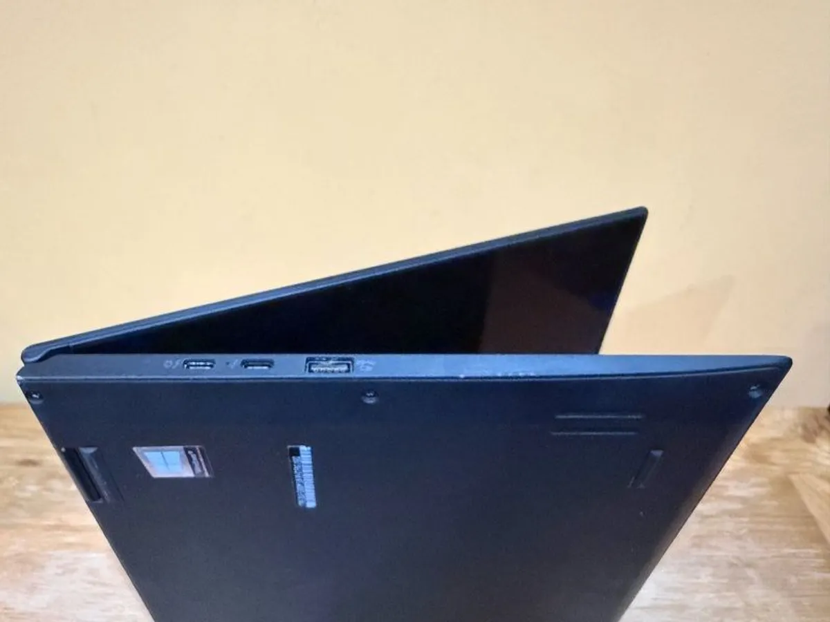Lenovo ThinkPad X1 Yoga Gen 3 - Image 4