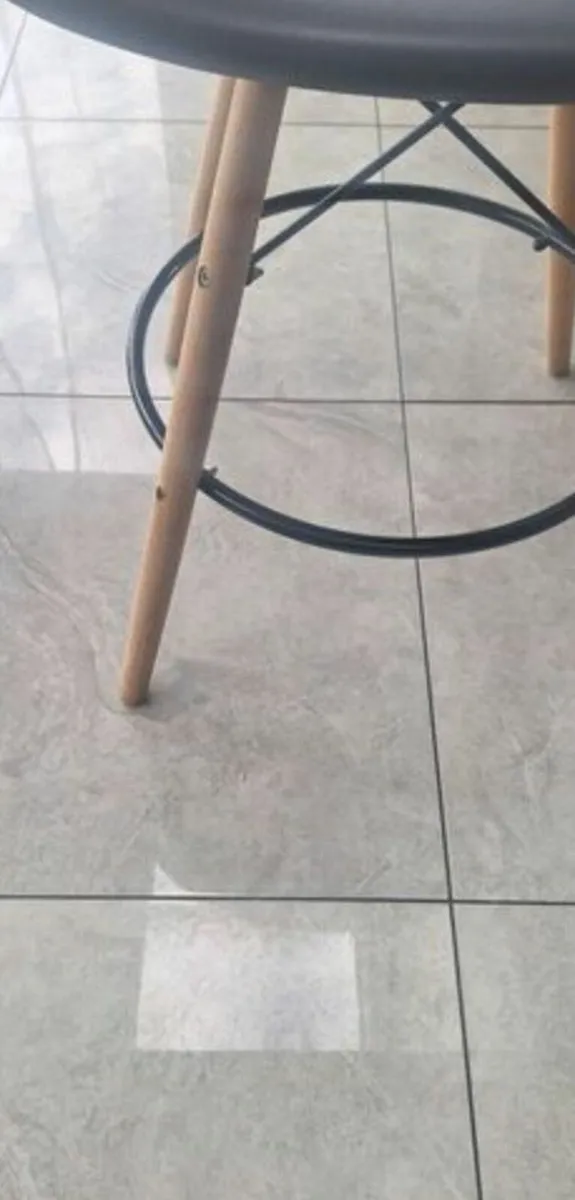 Quality Sturdy XL bar stool set - Image 4