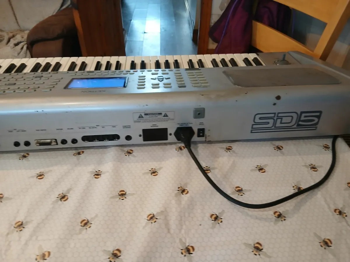 Keyboard  ketron sd5 - Image 3