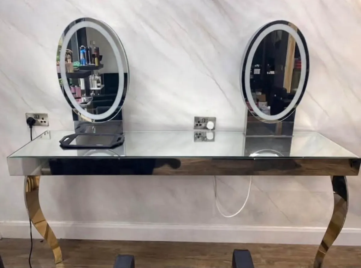 Salon furniture - Image 1