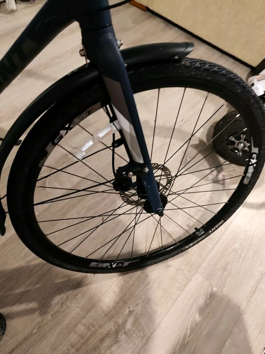 Giant escape road bike - Image 2