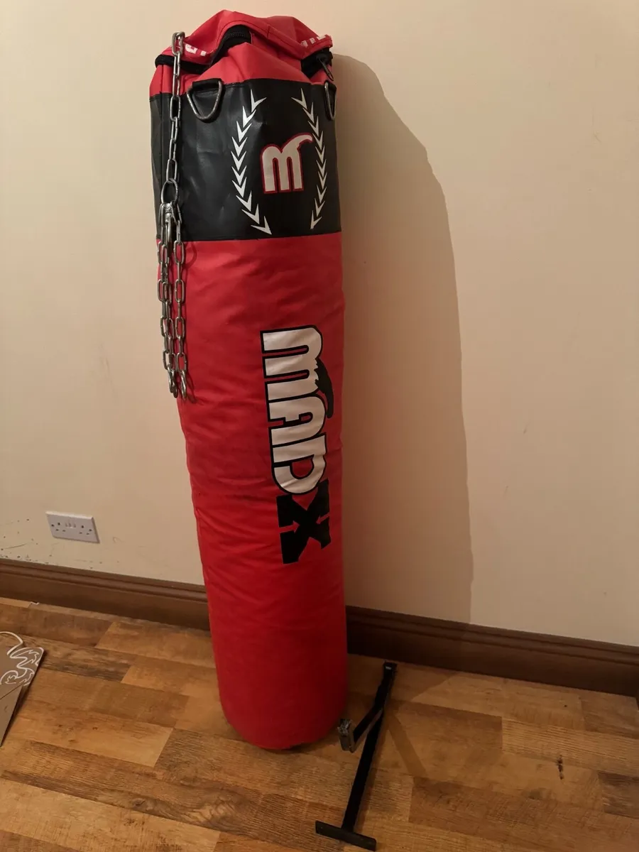 Boxing bag & accessories - Image 1