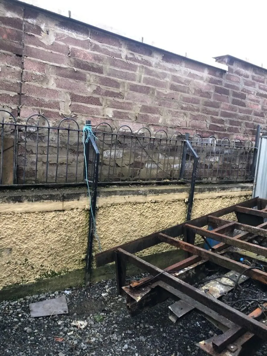 Galvanised railing sections 90ft in total - Image 3