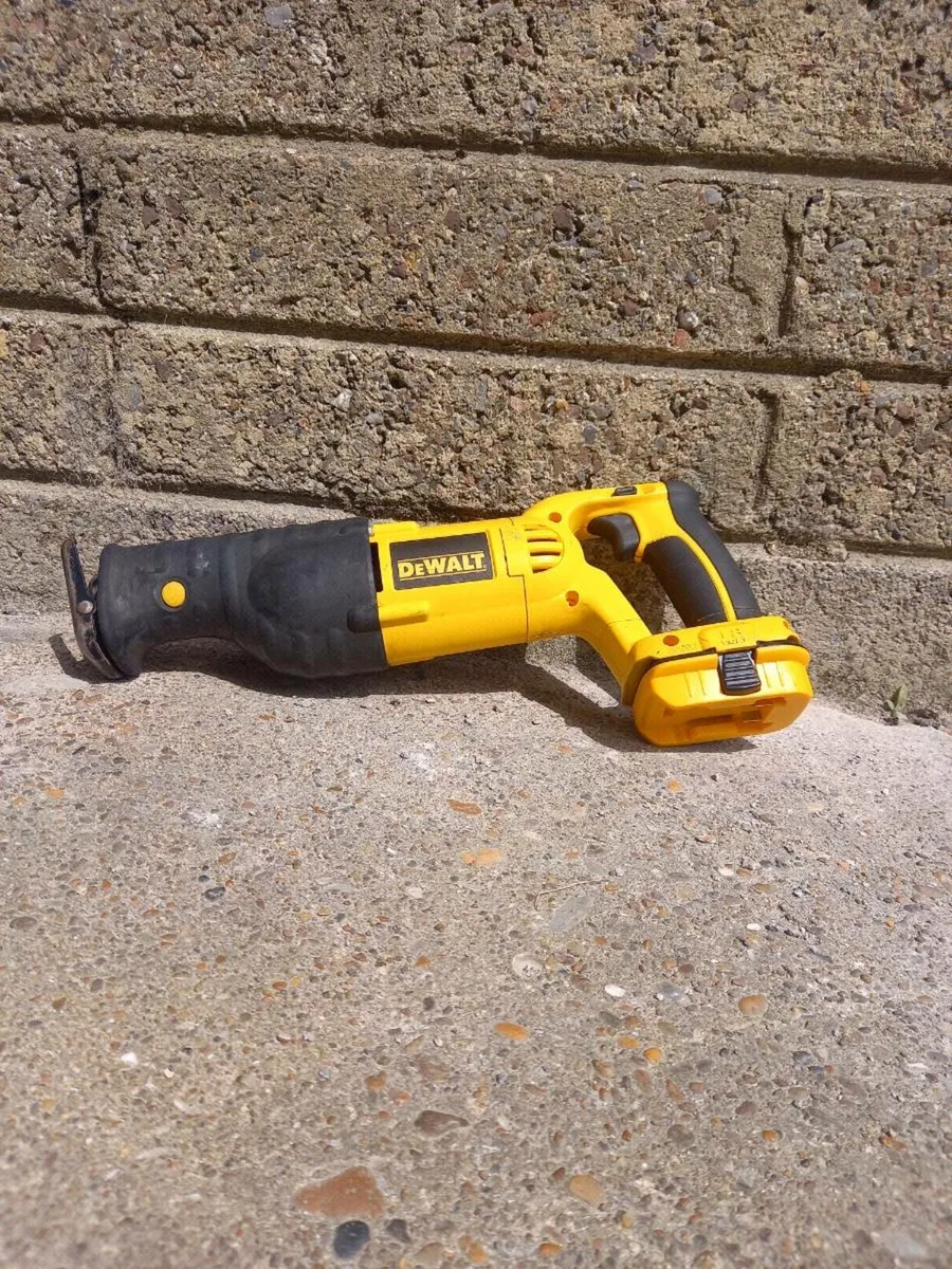 DeWalt Cordless Recip Saw - Image 4