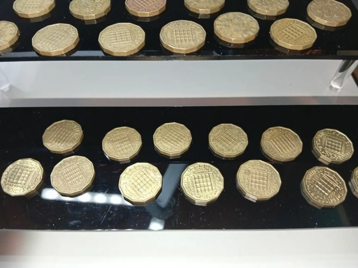 Three Penny Pieces 3d british 1950s-1960s total 25 - Image 2