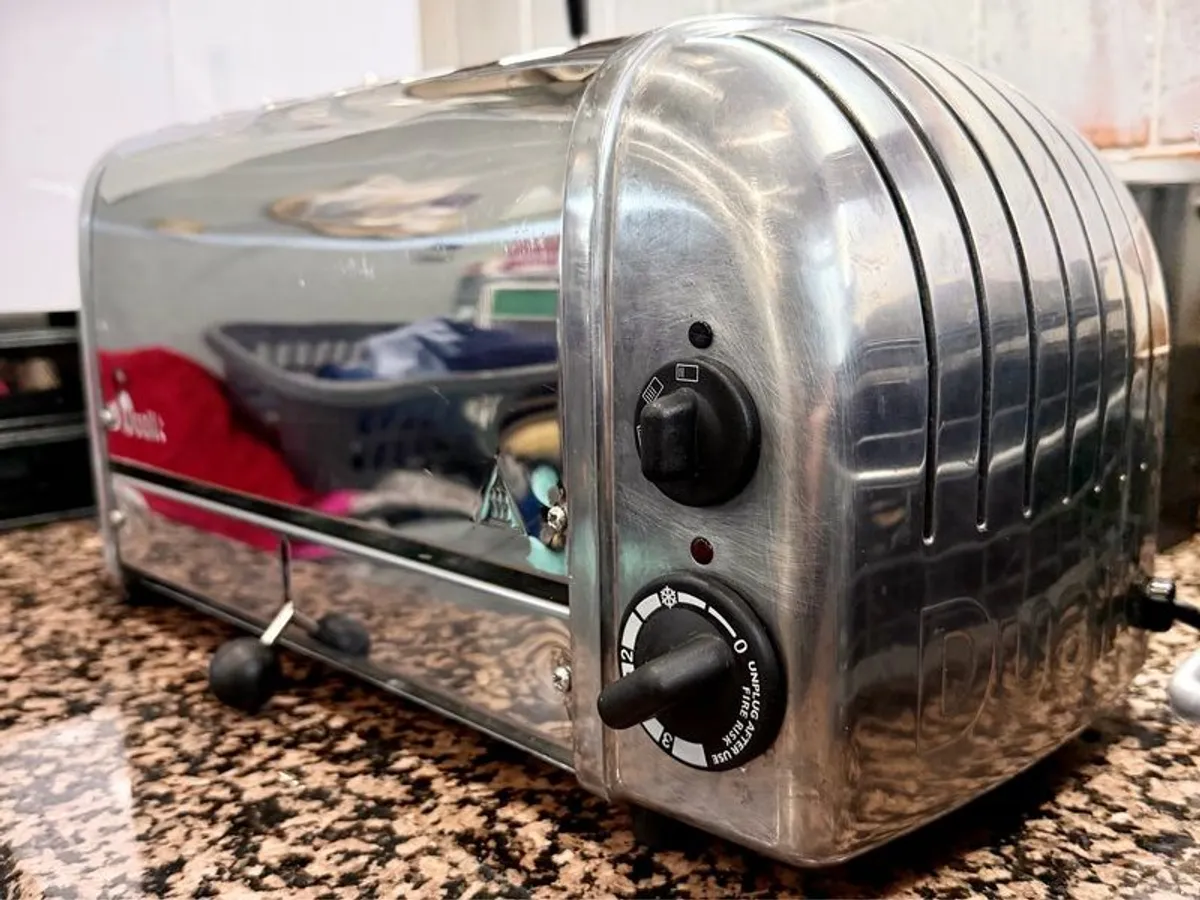 Dualit 6-Bun Catering Toaster - Image 1