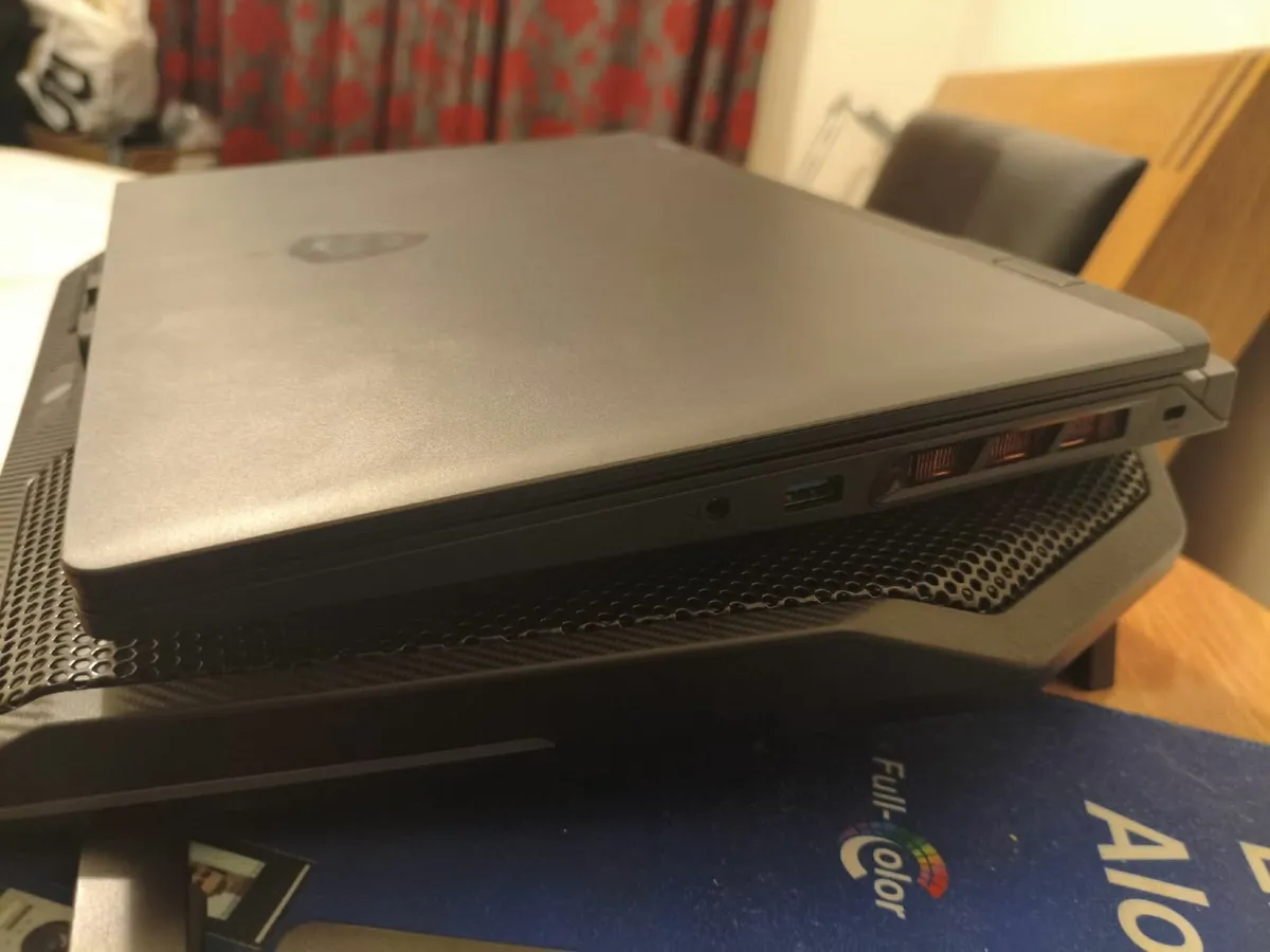 Gaming Laptop MSI Crosshair A16 Ryzen 9 RTX 5070 - Image 4