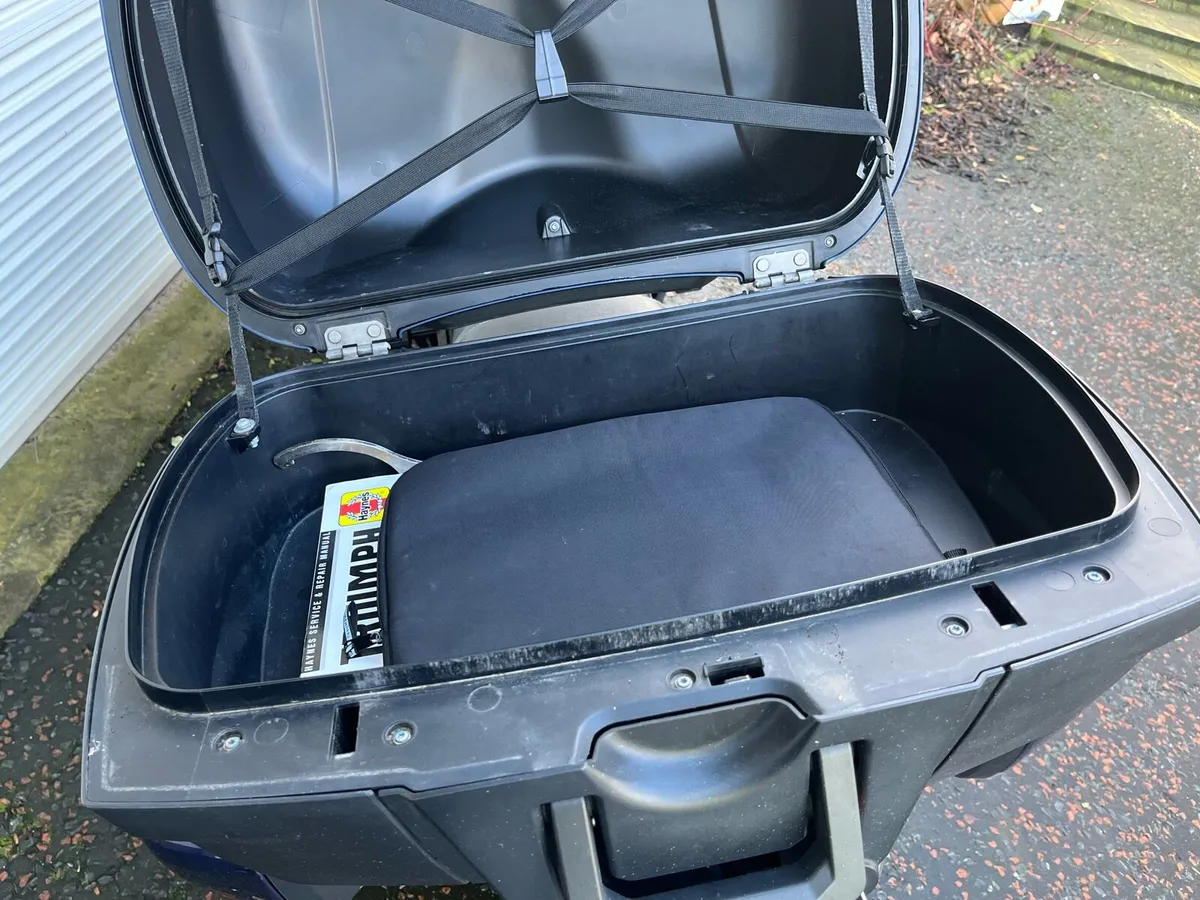 2013 triumph sprint gt - Image 3