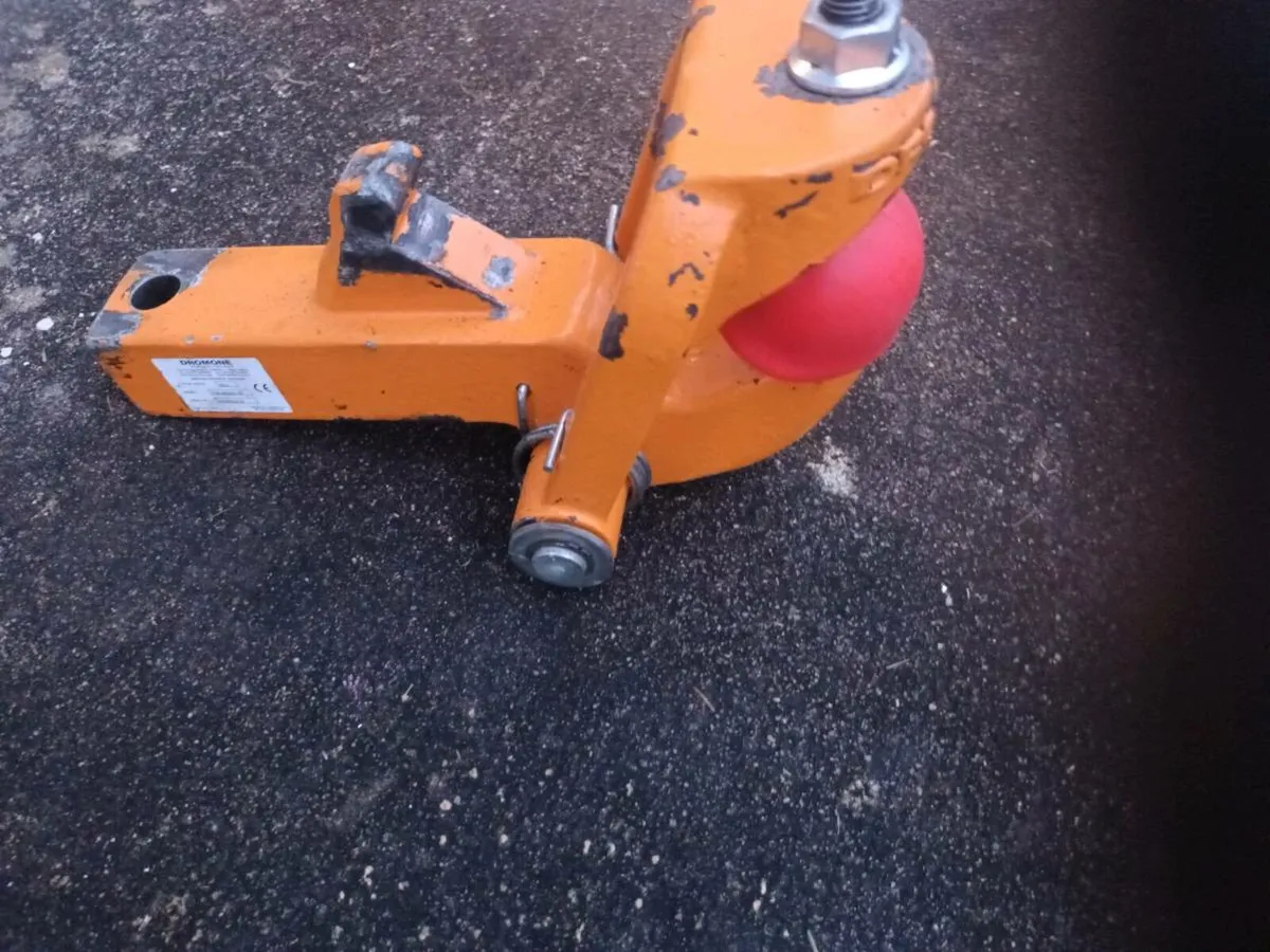 Dromone ball hitch - Image 1