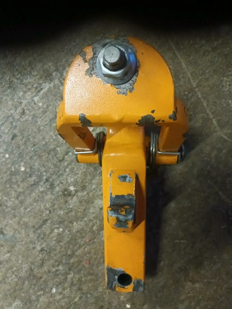 Dromone ball hitch - Image 3