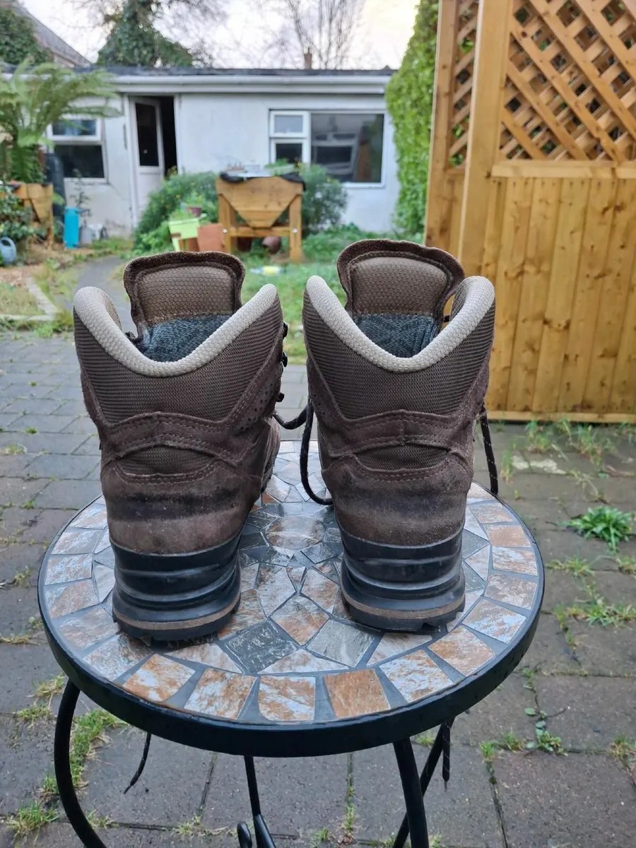 hiking boots - Image 2