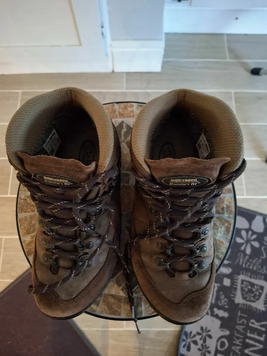 hiking boots - Image 1