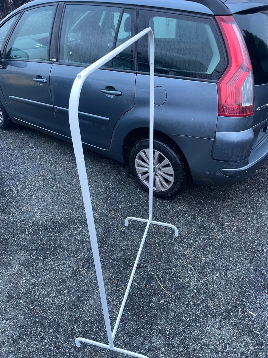 Clothes hanger €15 - Image 2
