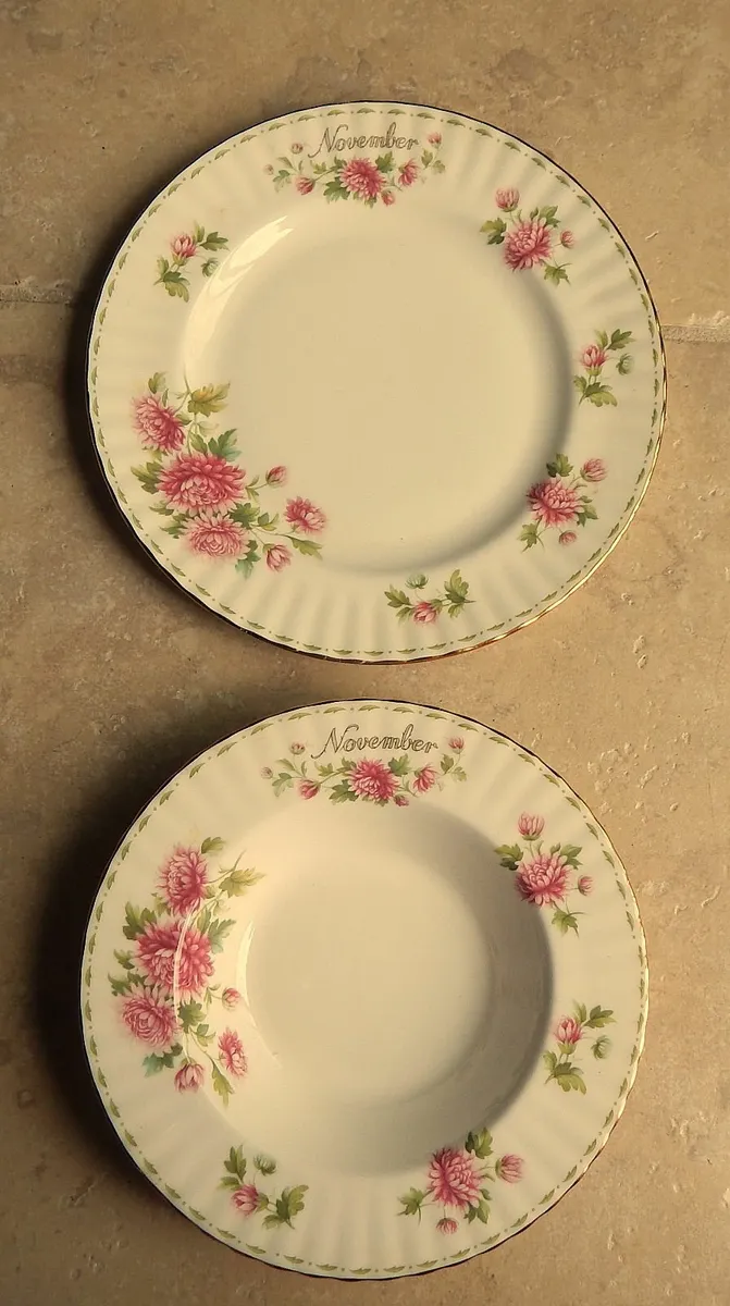 Vintage Royal Albert Chrysanthemum Plates & Bowls - Image 4