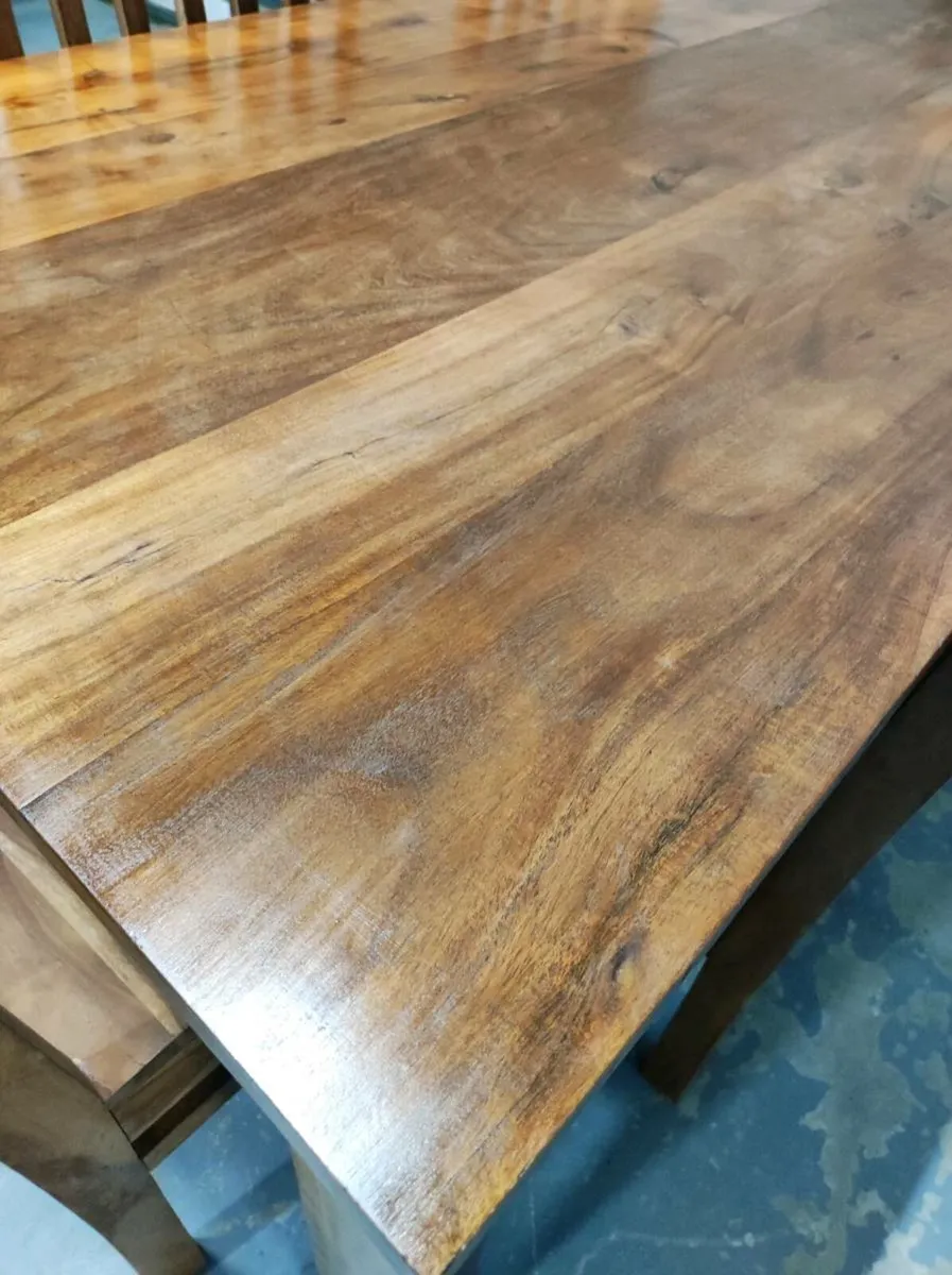 Solid wood table & 6 chairs🚚 - Image 4