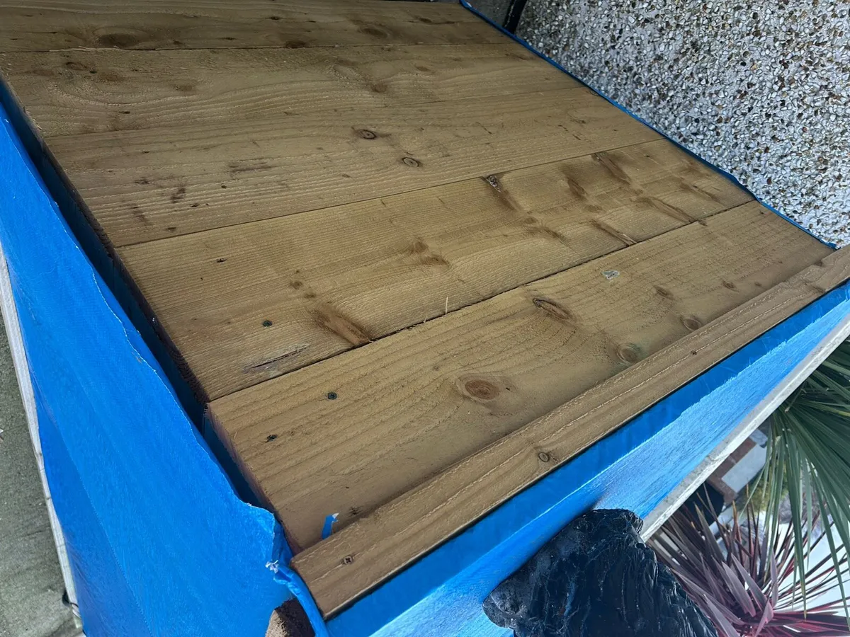 Wooden shed - Image 1