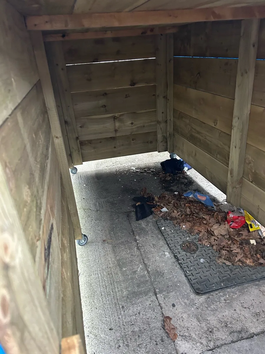 Wooden shed - Image 2