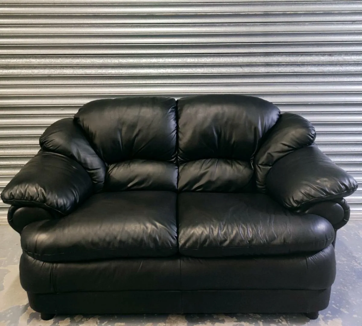 Black leather two seater sofa couch🚚 - Image 1