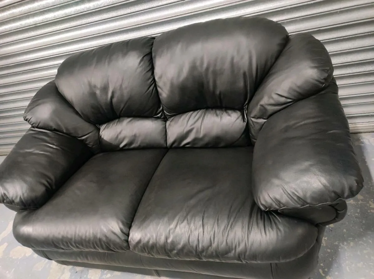 Black leather two seater sofa couch🚚 - Image 3