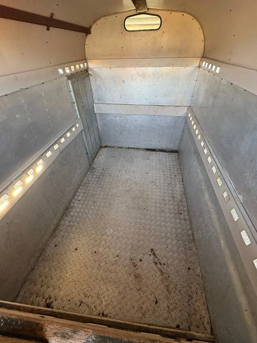 Bateson Cattle Trailer 8x5 - Image 3