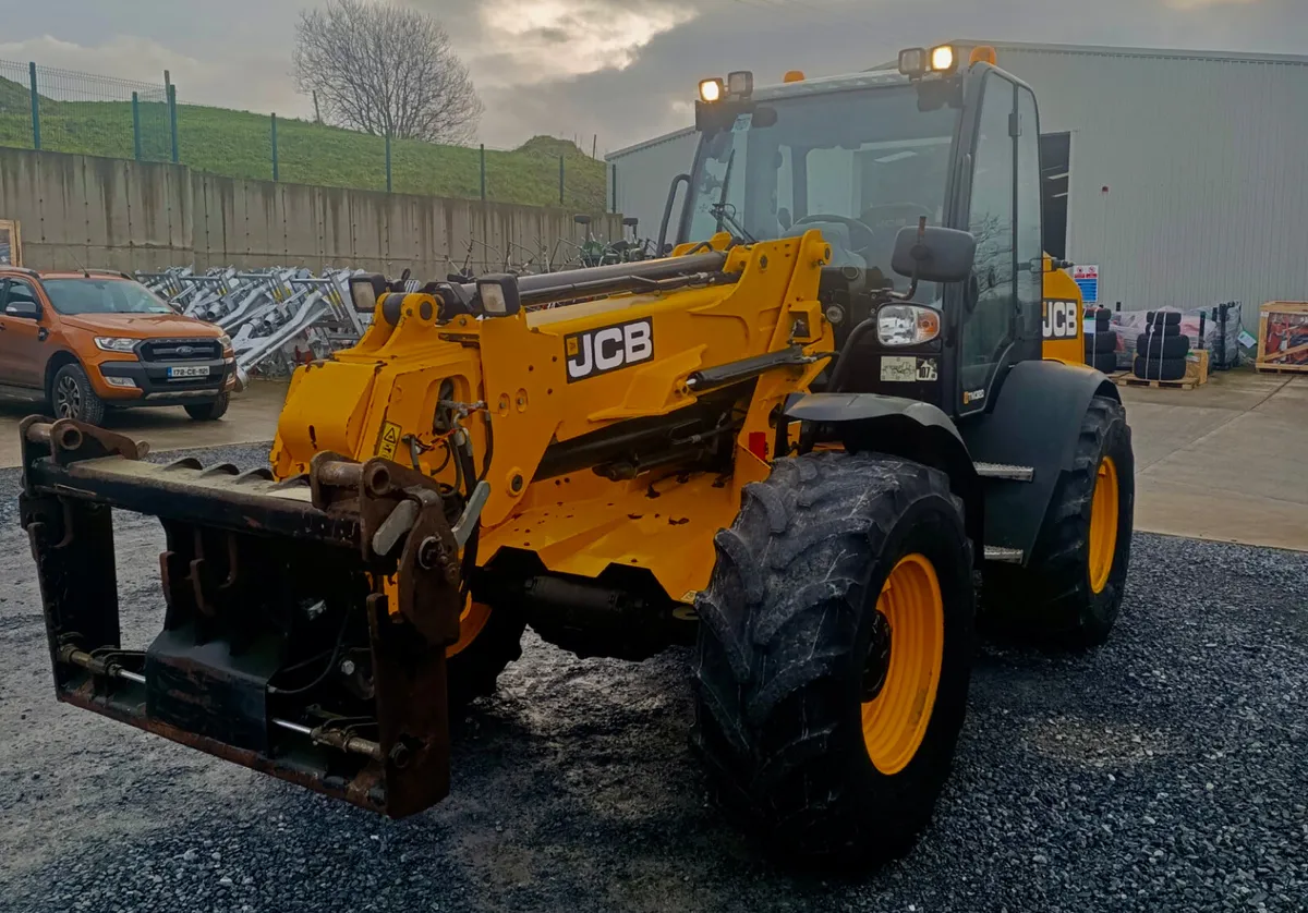 JCB 320 TELEHANDLER - Image 1
