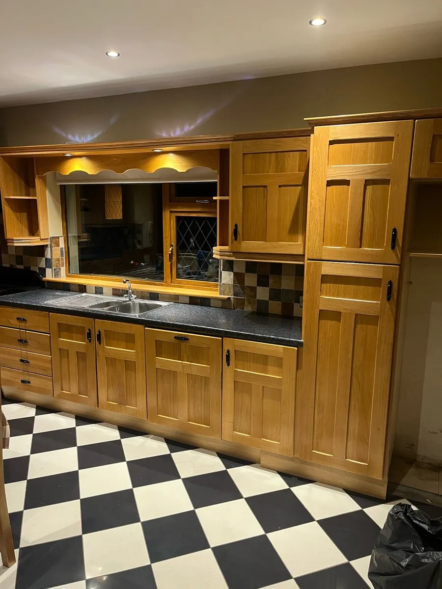 Oak kitchen - Image 1