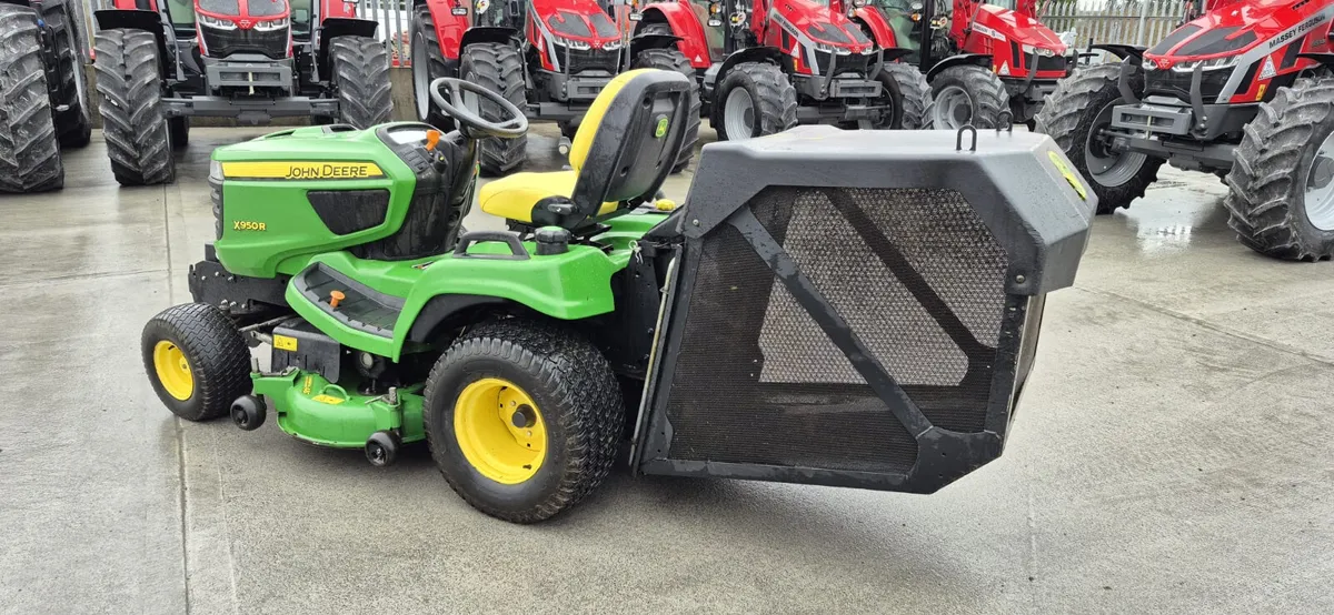 John Deere X950 Ride-On Mower - Image 3