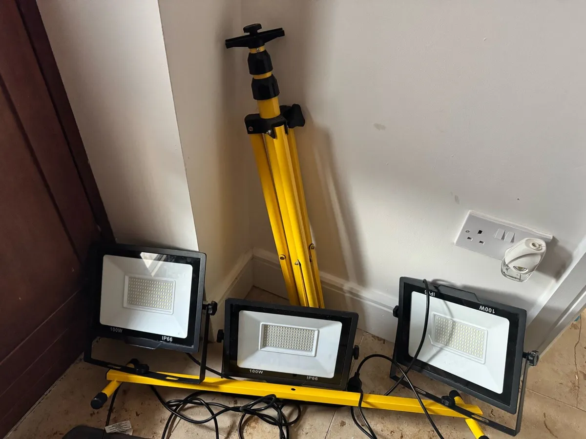 Tripod lights - Image 3