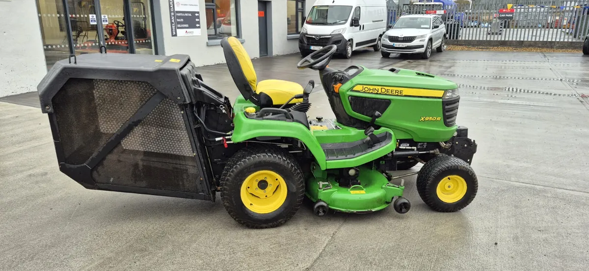 John Deere X950 Ride-On Mower - Image 4
