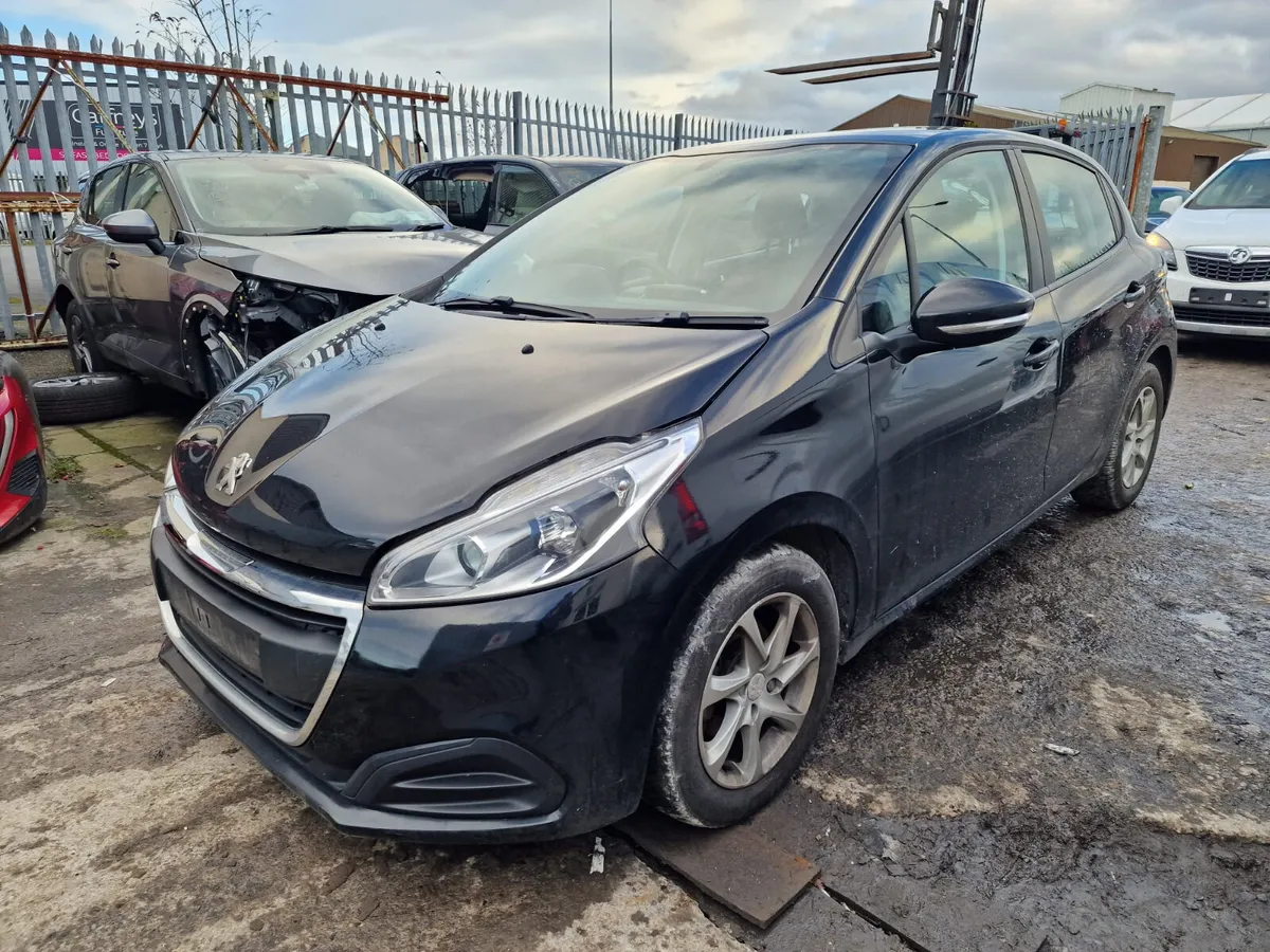 16 PEUGEOT 208  1.2 P FOR BREAKING - Image 2