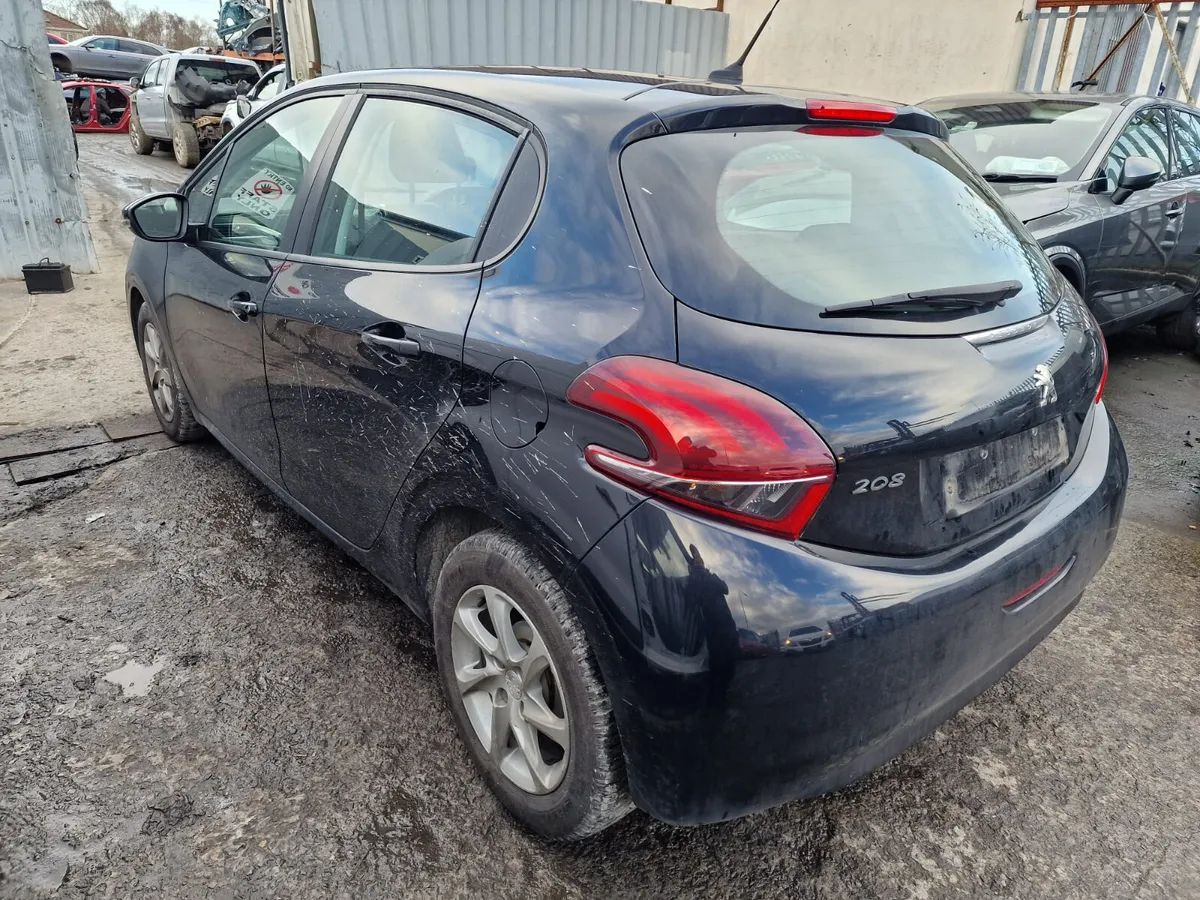 16 PEUGEOT 208  1.2 P FOR BREAKING - Image 3