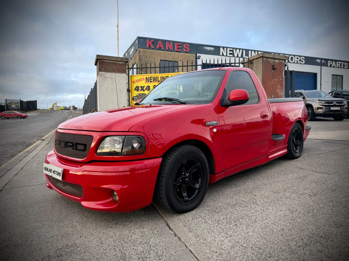 2000 Ford F150 SVT LIGHTNING 5.4 V8 Supercharged!! - Image 2